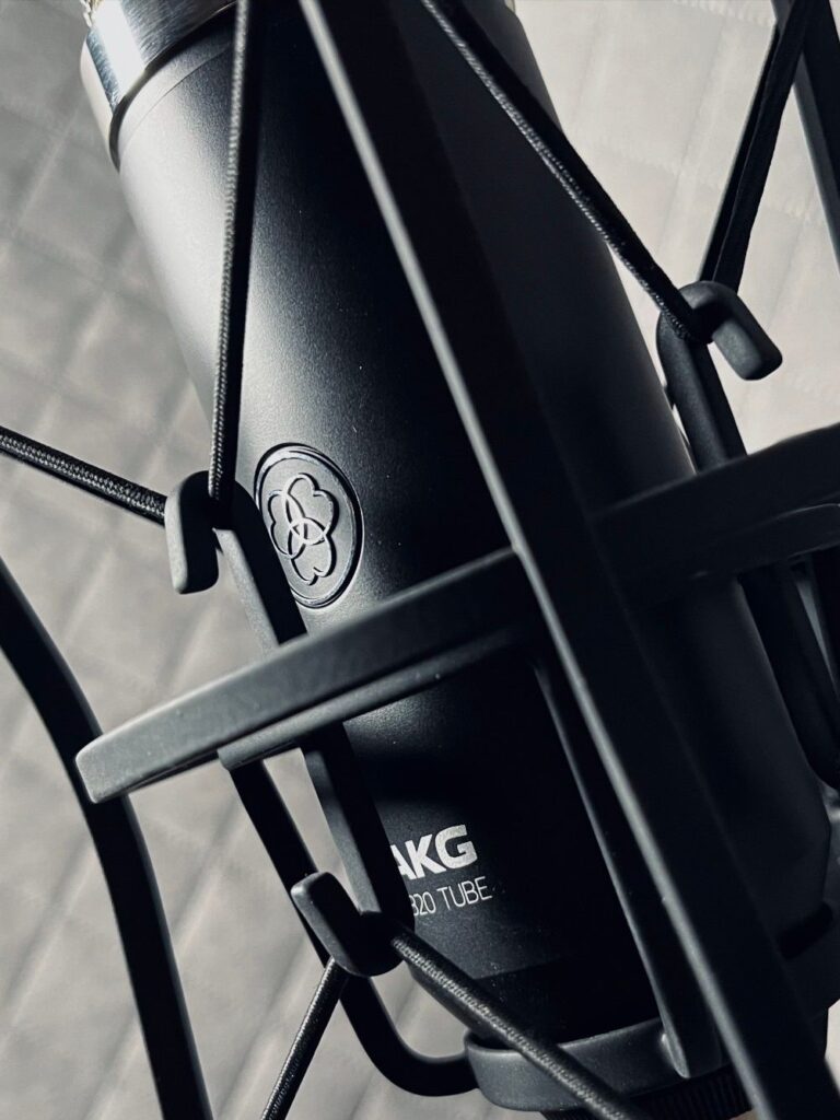 Nagrania wokalne i instrumentalne w Częstochowie – mikrofon lampowy pojemnościowy w studio 7.62 Sound